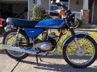 1976_Kawasaki_KH100_2.jpg