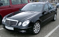 800px-Mercedes_W211_front_20080127.jpg